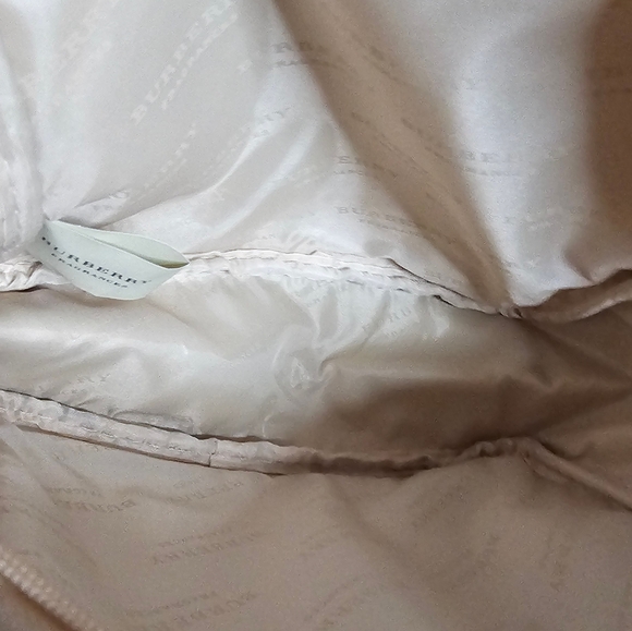 Burberry Fragrances Cream Nova Check Travel Toiletries Case EUC - Picture 12 of 14